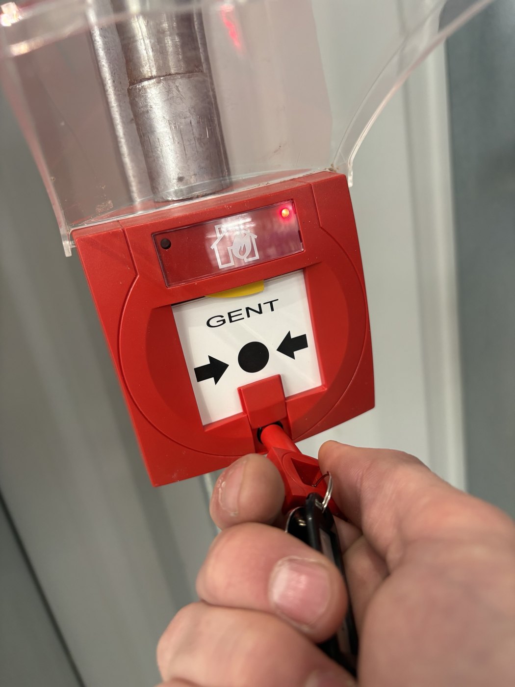 Testing a Gent manual call point with a test key